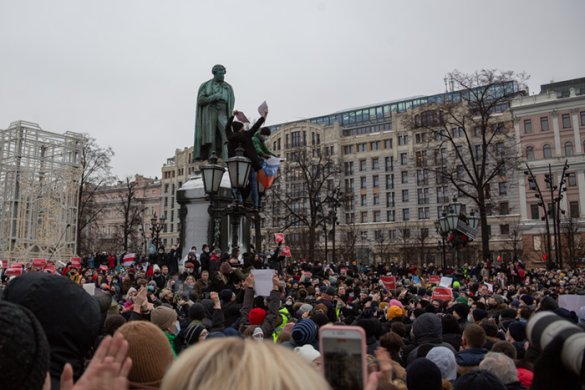 Protestors rallying in Pushkin Square at a rally in support of Alexei Navalny / Photo: Dan Storyev