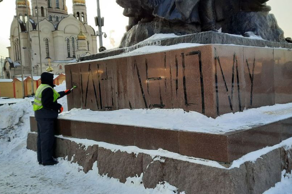 Памятник Борцам за власть Советов на центральной площади Владивостока / Фото: VL.RU