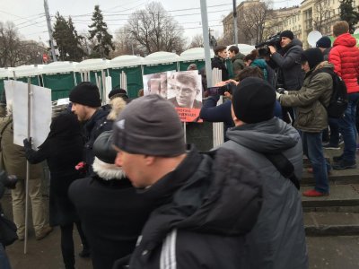      О цензуре на митингах
    